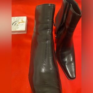 Closeout❣️White Mtn - Ladies Black Ankle Boots/Booties
Size 8